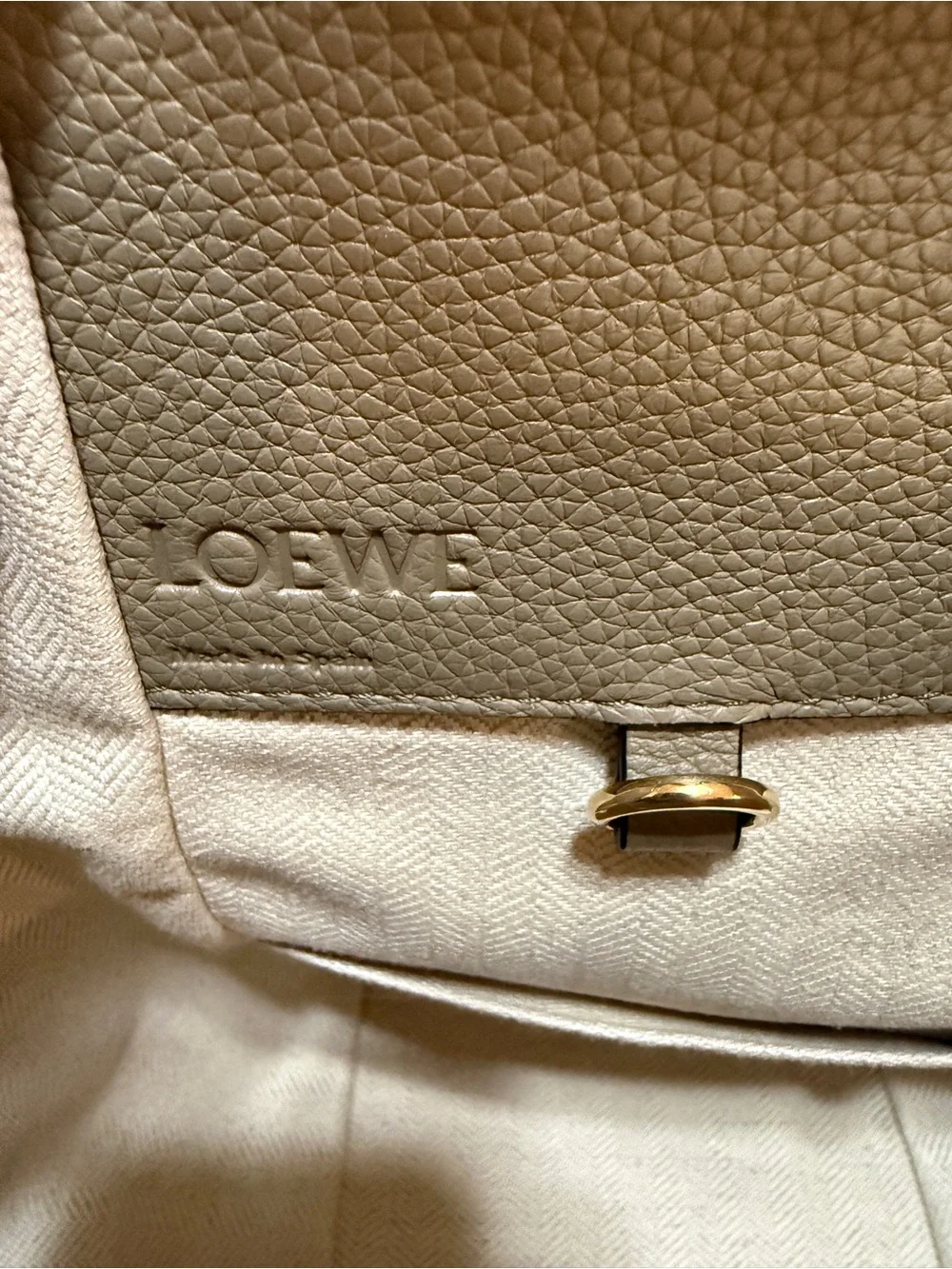 Loewe structured shoulder
